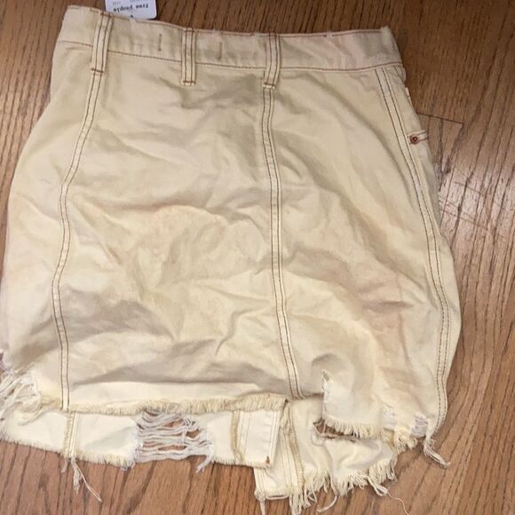 FREE PEOPLE
Women's Faux-wrap Distressed Denim Skirt In Butter Cream Size 25 - Picture 3 of 6